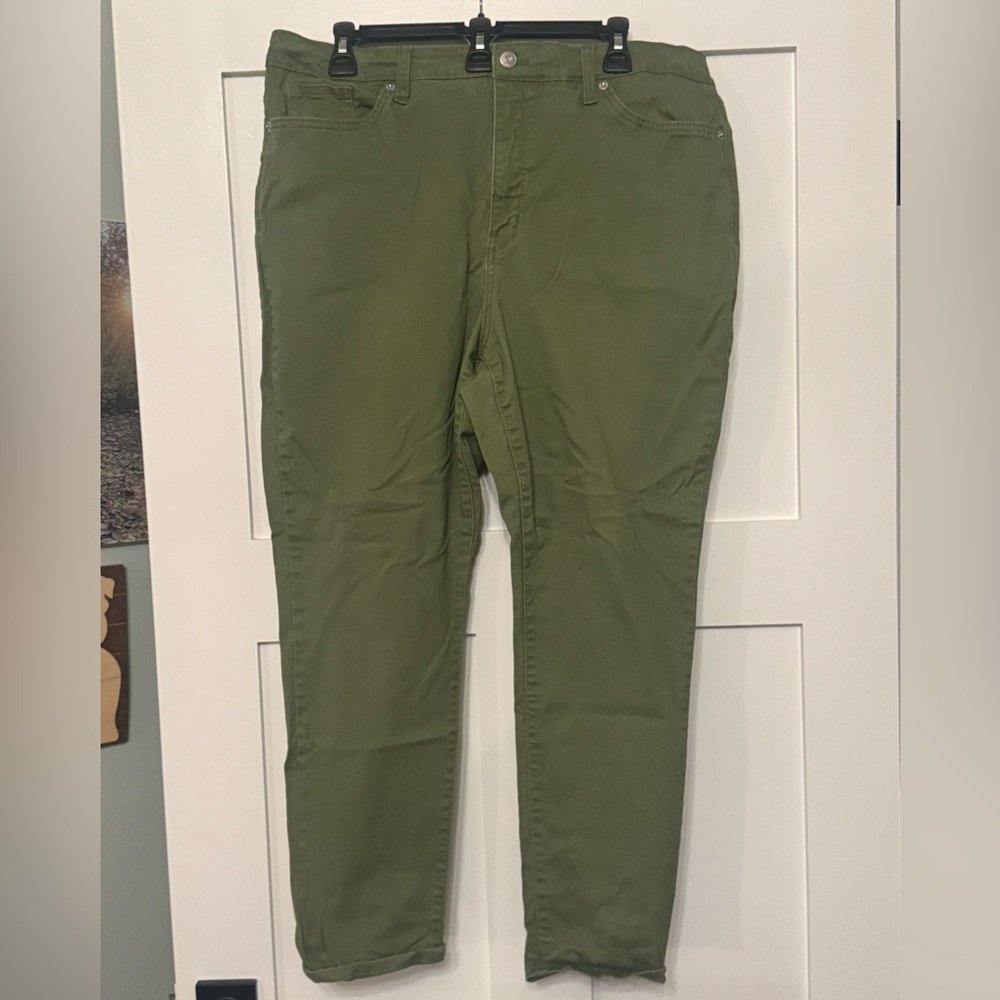 Crown & Ivy Women’s High Rise Skinny Pants